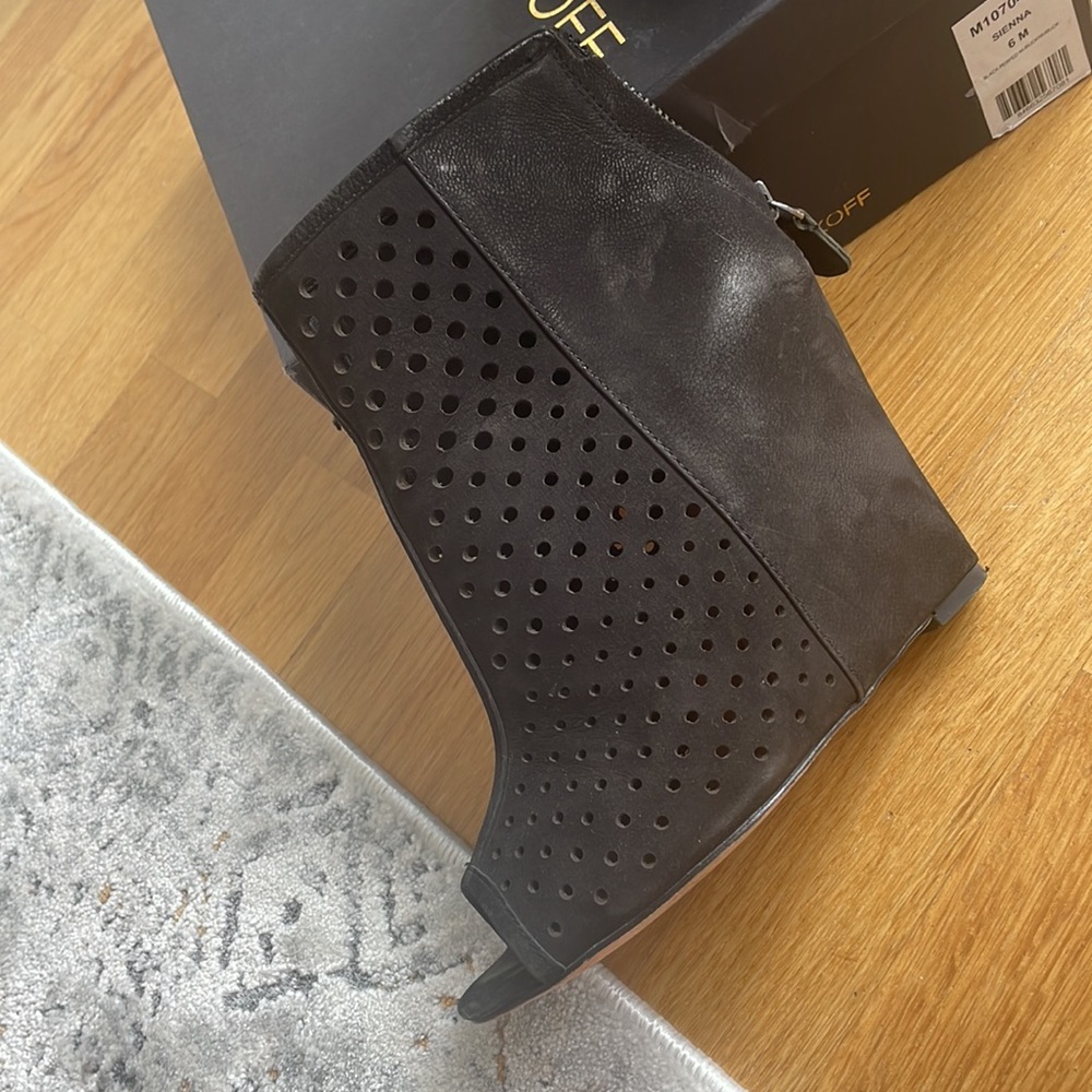 Size 6 - Picture 2 of 7